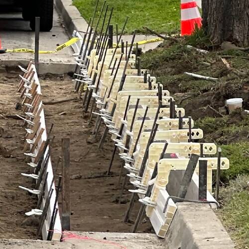 Curb & Gutter Bracket for Form Boards Elite Plastiform