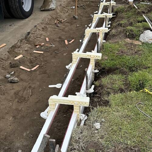 Curb & Gutter Bracket for Form Boards Elite Plastiform